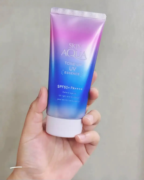 Skin Aqua Tone Up UV Essence Sunscreen SPF50+ PA++++ 80g